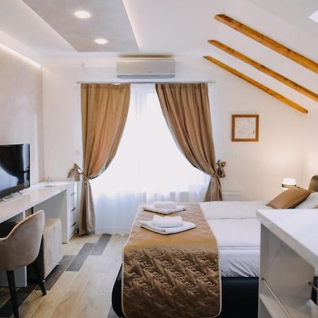 Prima Lux Apartments & Studio Ni Esterno foto