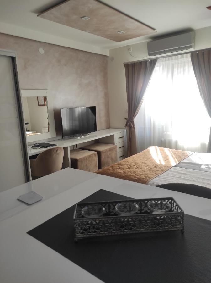 Prima Lux Apartments & Studio Ni Esterno foto
