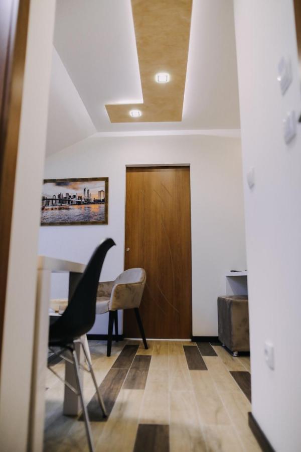 Prima Lux Apartments & Studio Ni Esterno foto