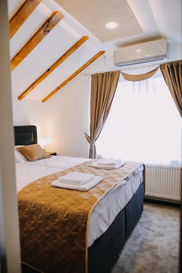 Prima Lux Apartments & Studio Ni Esterno foto