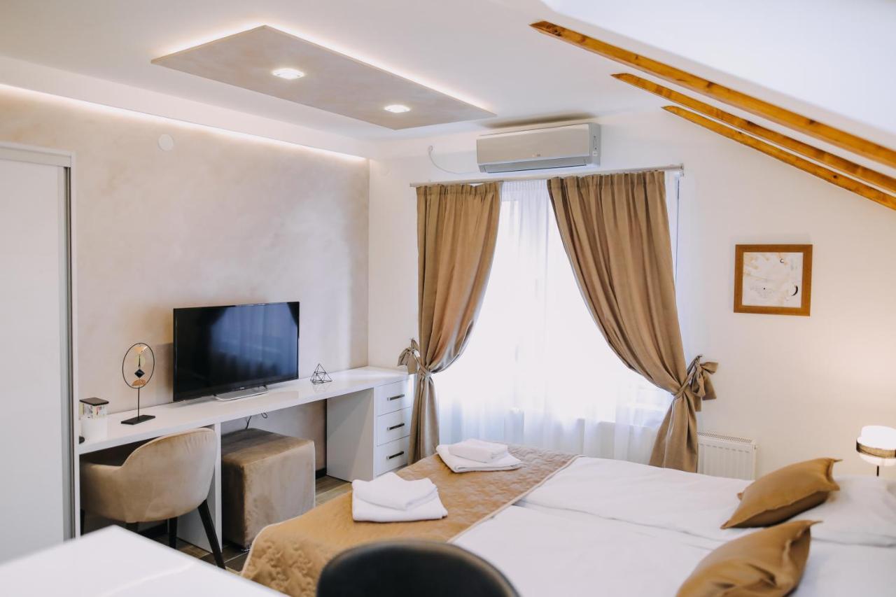 Prima Lux Apartments & Studio Ni Esterno foto