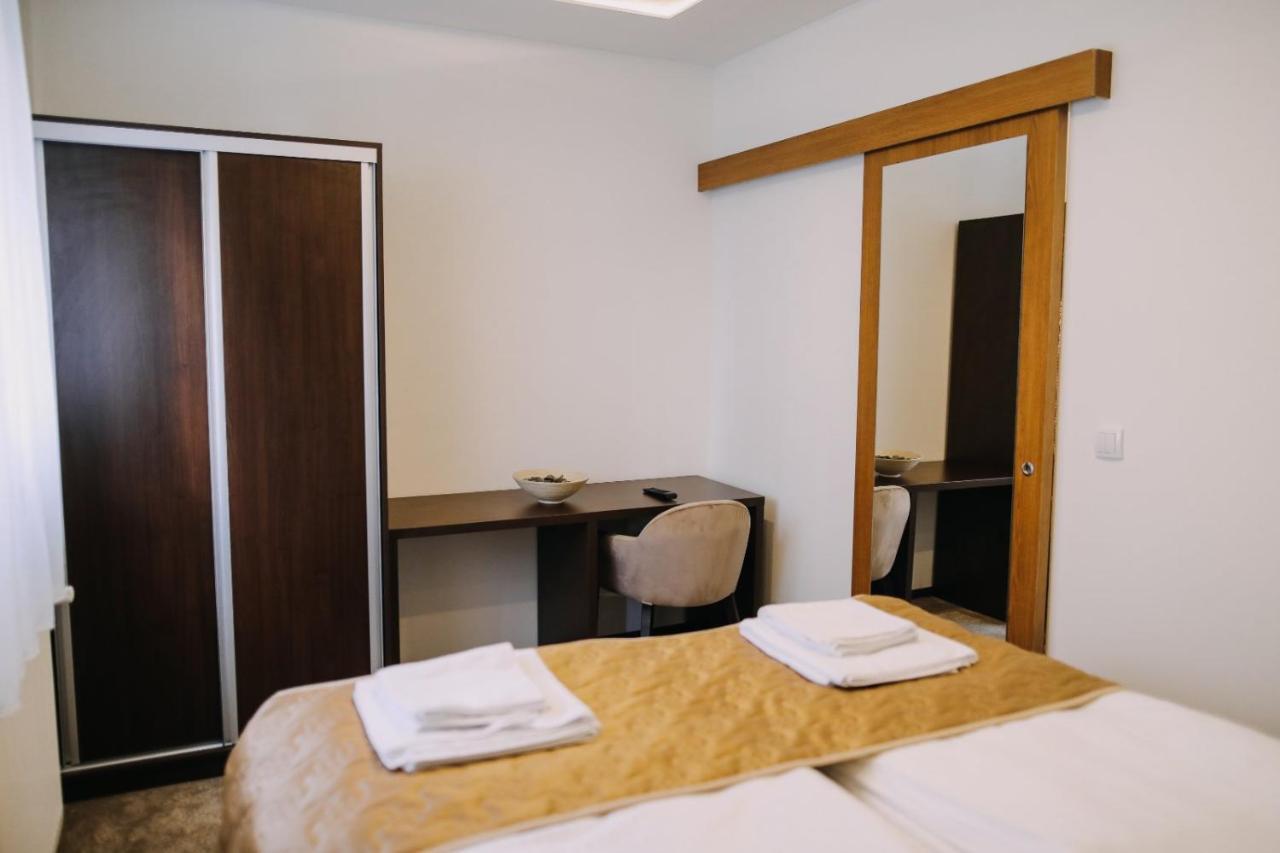 Prima Lux Apartments & Studio Ni Esterno foto