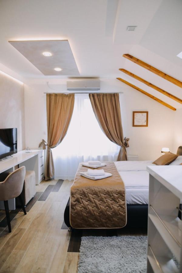 Prima Lux Apartments & Studio Ni Esterno foto