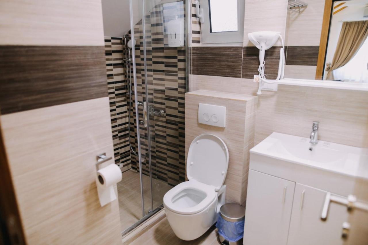 Prima Lux Apartments & Studio Ni Esterno foto