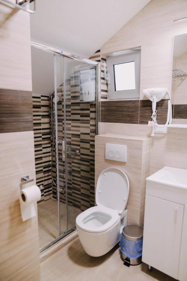 Prima Lux Apartments & Studio Ni Esterno foto